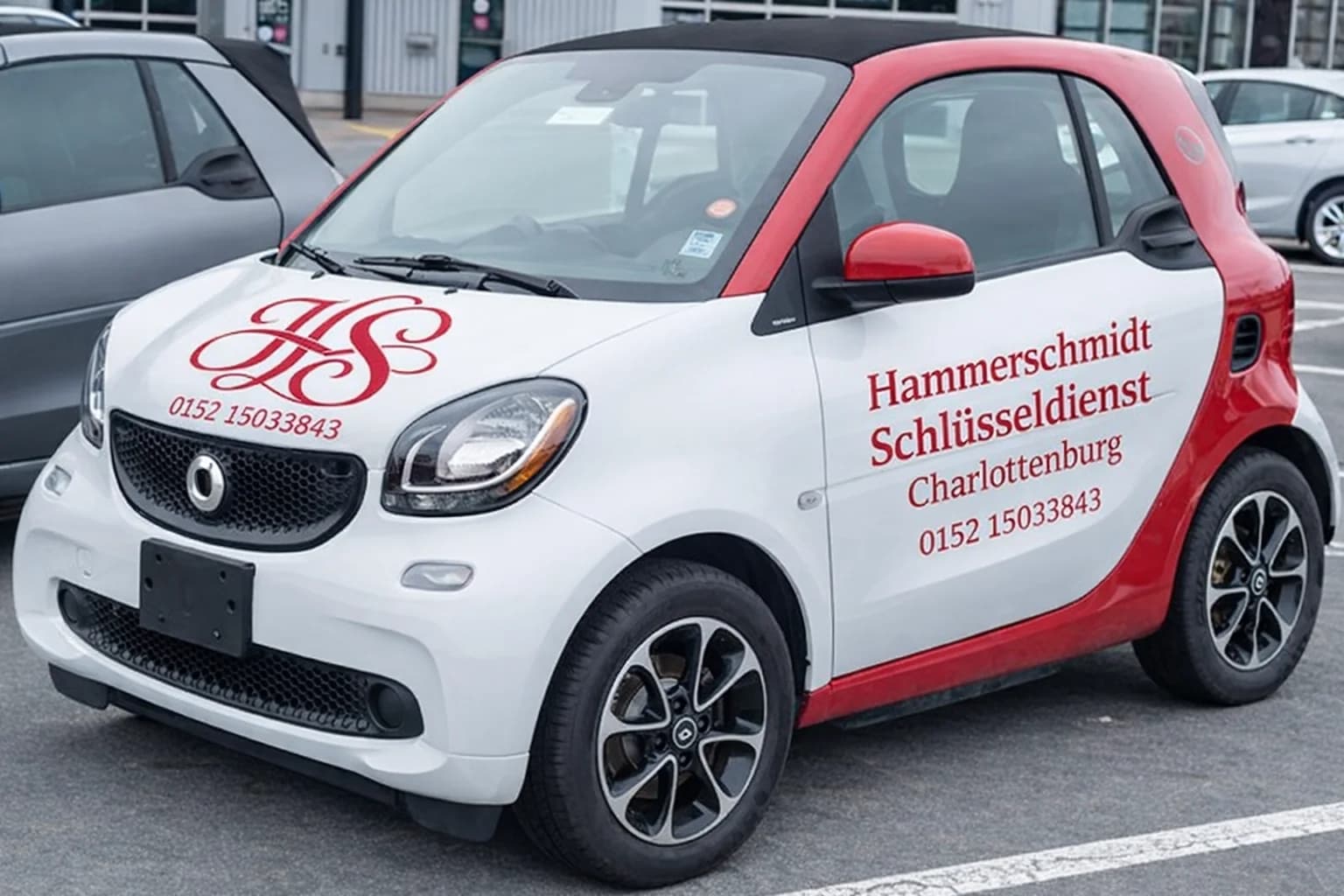 Einsatzfahrzeug im Berliner Westen